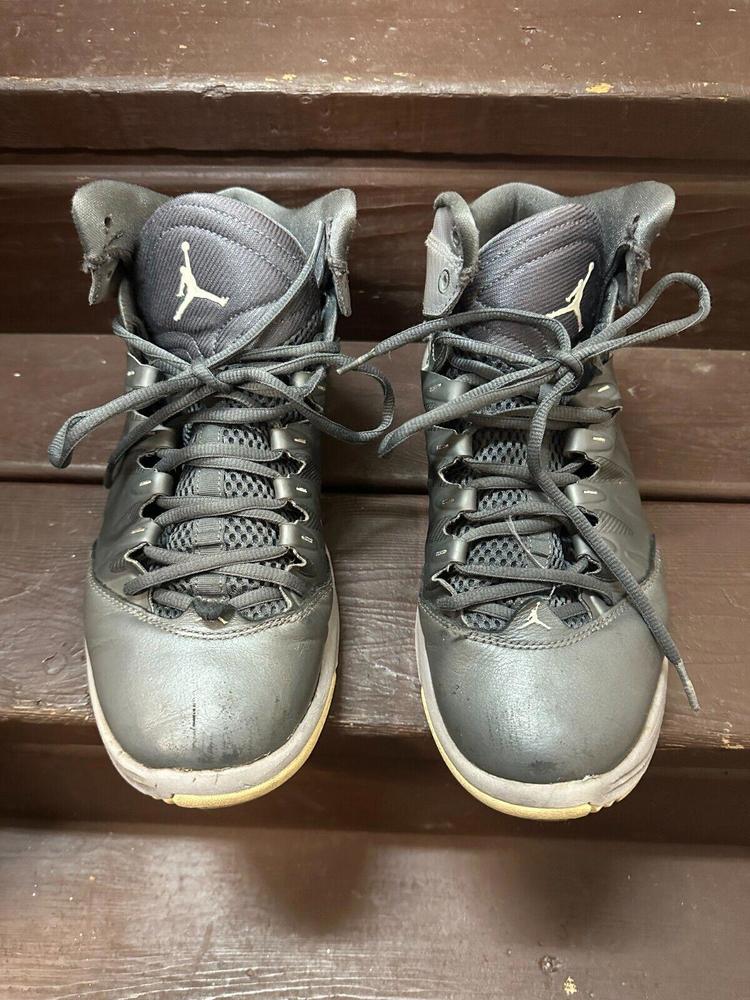 Men's Air Jordans Gray leather. Size 10 (US)  Style # 599582-004